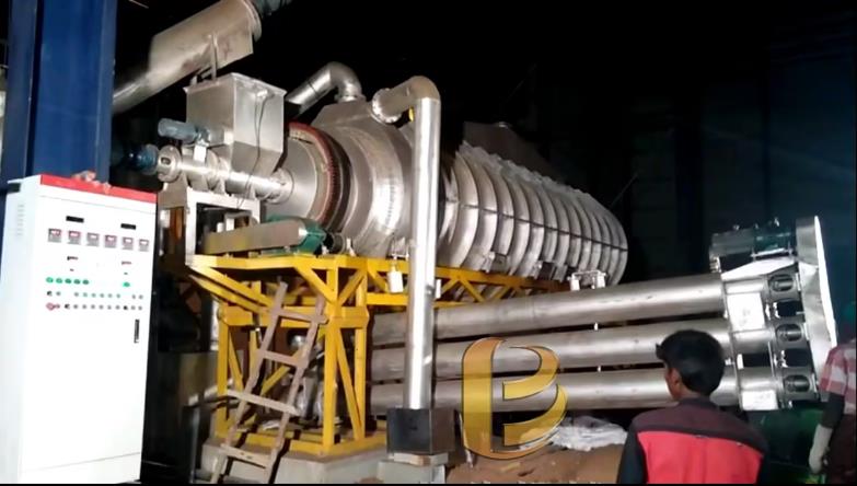 椰壳粉碎香蕉视频污版生产线在印度的生成现场