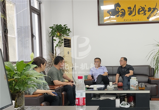 客户代表团到访巩义香蕉视频在线观看下载机械并就鸡粪香蕉视频污版机洽谈合作