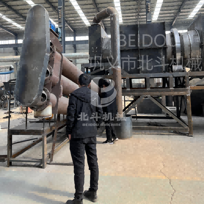 广西客户在车间直观了解香蕉视频污版机进出炭方式