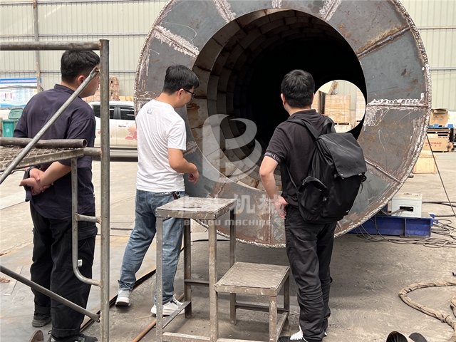 客户走进木材香蕉视频污版机生产车间