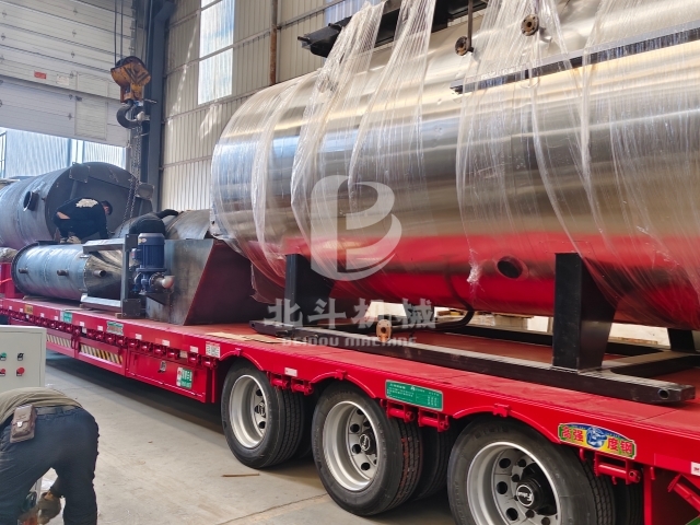 绿色制炭设备启程倒计时!环保香蕉视频污版机装车中